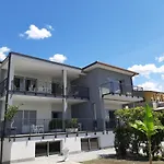 Da Mirella Λατζίζε